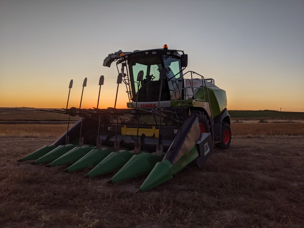 Bish SuperCrop® LP row-crop header with brush gathering system