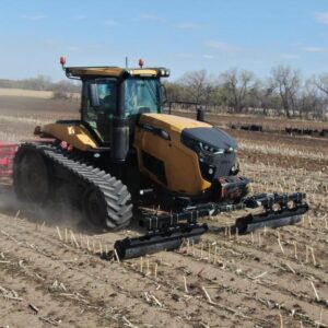 Fendt 900 Vario MT and Challenger MT700 tractor stalk rollers for corn residue management