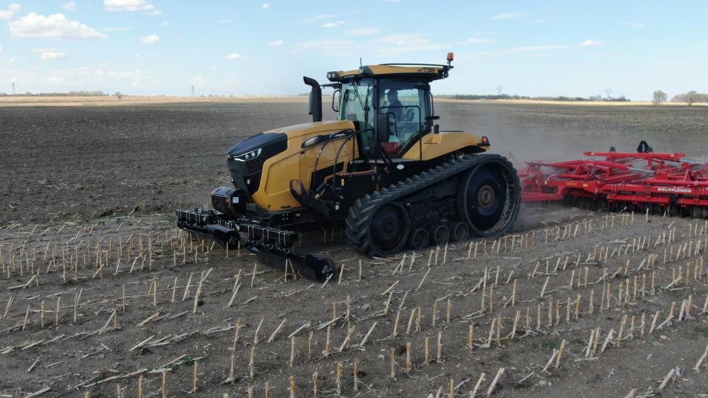 Side view of Fendt 900 Vario MT stalk rollers showing roller width and frame design