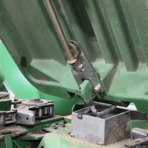 Lankota LANED84654 - Static electricity dissipater for John Deere® HD headers without gauge wheels