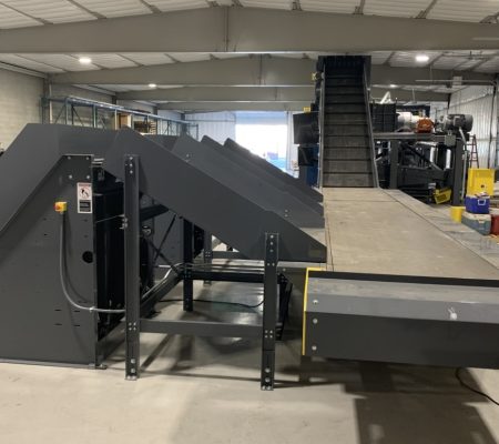 quad-shaft-shredder-feed-conveyor-1030x773